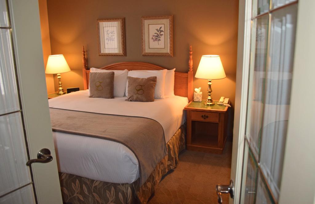 Stone Gate Inn Orillia Esterno foto