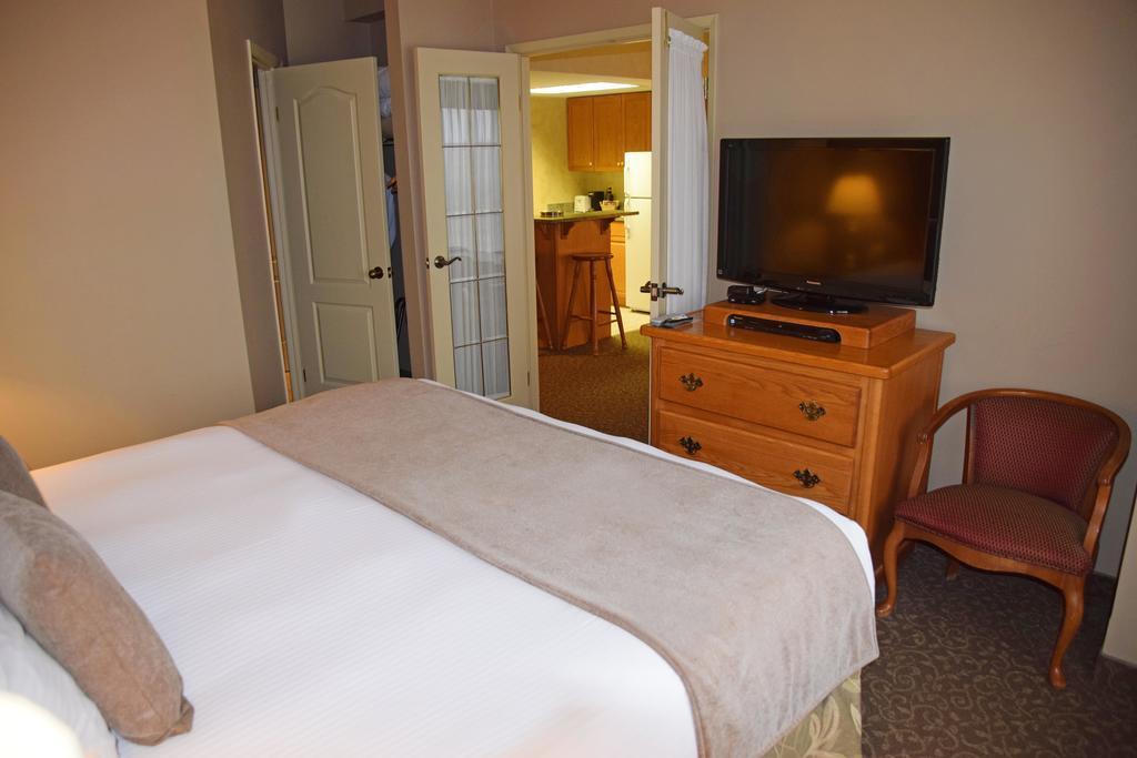 Stone Gate Inn Orillia Esterno foto